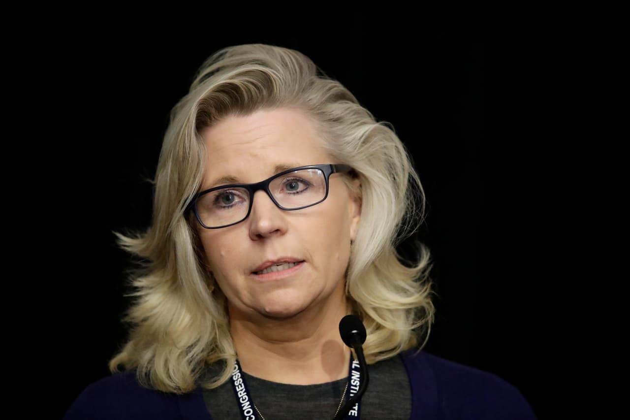 <b>Liz Cheney.</b> La representante de Wyoming pidió a Trump que respete "la santidad de nuestro proceso electoral”, dijo en un comunicado. “Si tienen evidencia genuina de esto, están obligados a presentarla de inmediato en la corte y ante el pueblo". Otros representantes republicanos que han criticado la tardanza de la transición son: Jim Durkin (IL), Dan Young (AK), Francis Rooney (FL), Adam Kinzinger (IL), John Shimkus (IL), Paul Mitchell (MI), Don Bacon (NE), Tom Reed (NY), Will Hurd (TX), John Curtis (UT) y Denver Riggleman (VA)