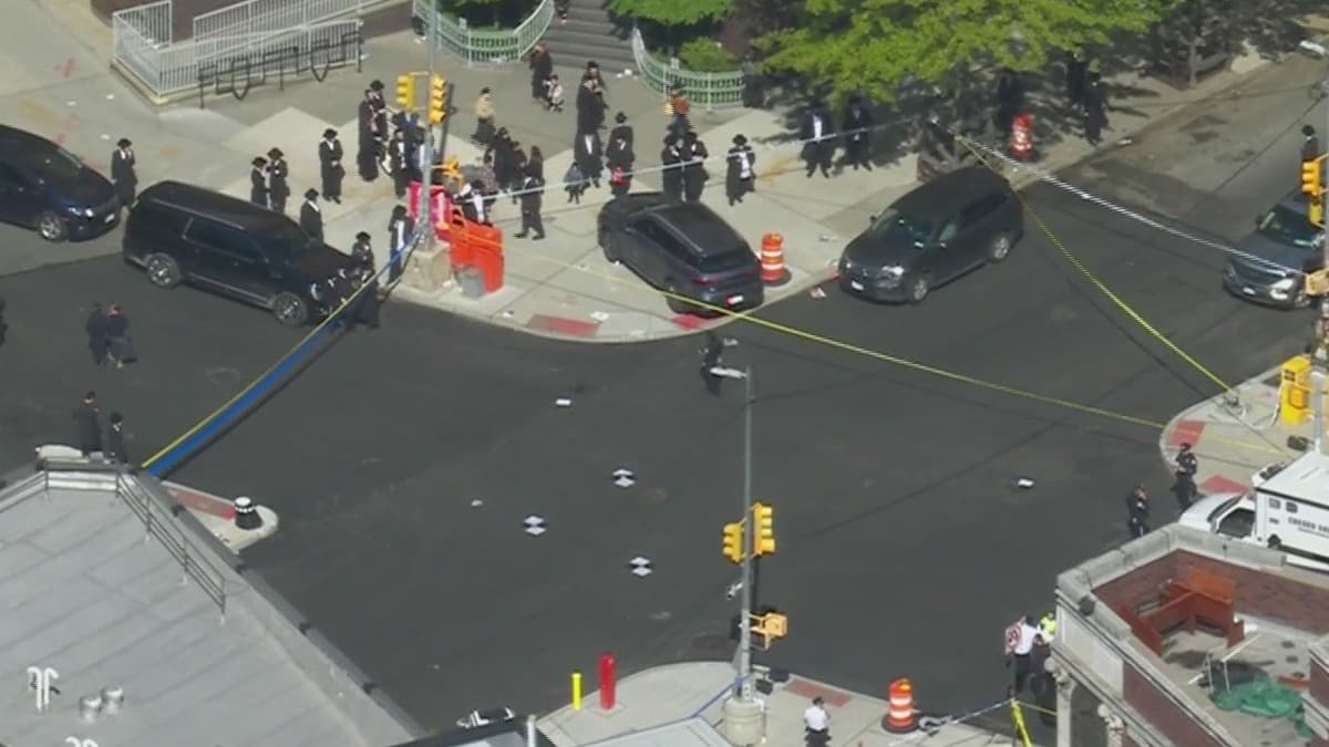 Niño de 9 años muere atropellado por autobús escolar en Williamsburg, Brooklyn