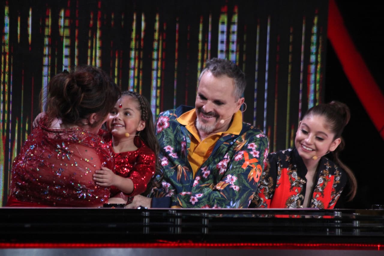 Galilea guió a Rafaela para que se sentara junto a su abuela.