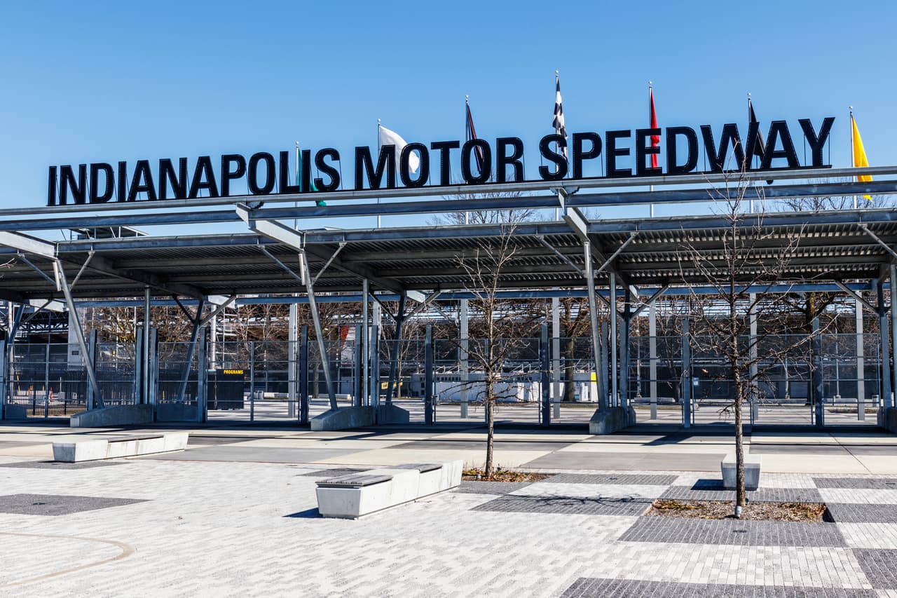 <h3 class="cms-H3-H3">8. Indiana. </h3>
<br>
<br>El estado de Indiana, famoso por las carreras de automovilismo de Indianapolis, sitúa a esta ciudad entre las 25 
<a href="https://interestingengineering.com/the-8-most-polluting-states-of-2019" target="_blank">con mayores índices de contaminación</a>, al igual que Carmel y Muncie. El reporte de 
<a href="https://www.stateoftheair.org/assets/sota-2019-full.pdf" target="_blank">American Lung Association</a> toma en cuenta las ciudades de Estados Unidos con mayores índices de partículas contaminantes de corto plazo (SPM), contaminantes de largo plazo (LPM) y ozono, así como un promedio de estos factores para medir el riesgo de la contaminación ambiental en los habitantes.