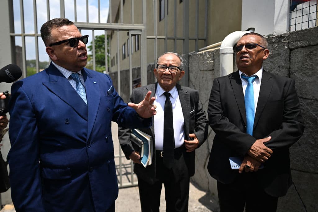 Piden ante la justicia de El Salvador la excarcelación de venezolanos deportados por EEUU