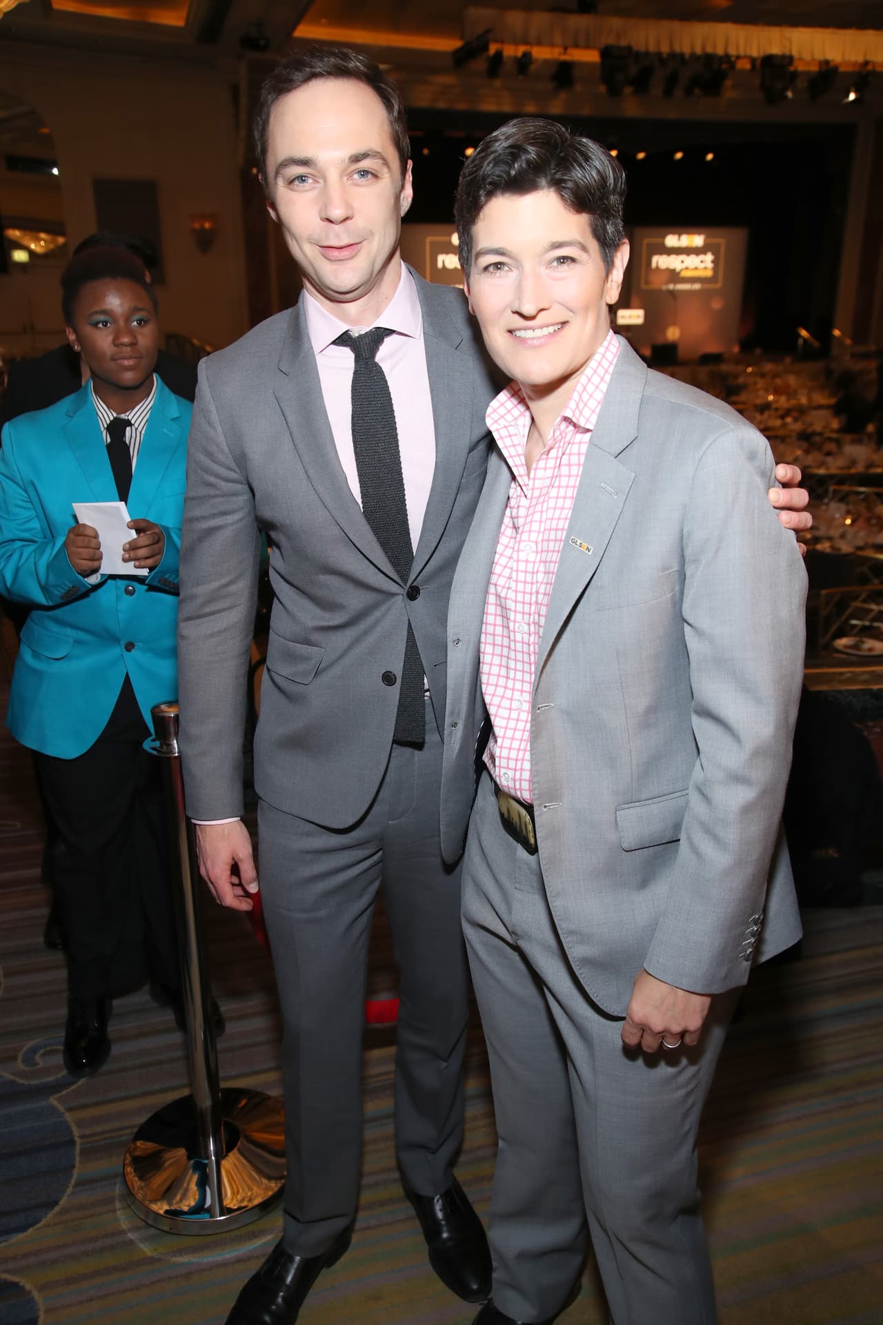 Jim Parsons con la directora.