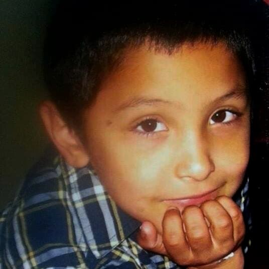 Gabriel Fernández tenía 8 años de edad cuando murió el 24 de mayo de 2013. Vivía en Palmdale con su mamá Pearl Fernández y su padrastro Isauro Aguirre, quien fue condenado a pena de muerte y su madre a cadena perpetua.