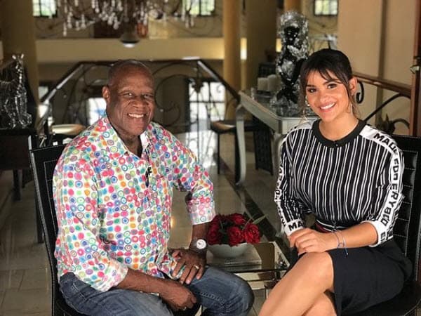 Para Clarissa Johnny Ventura es uno de los íconos del merengue, por eso no pudo perder la oportunidad de entrevistarlo y tener su foto con él.