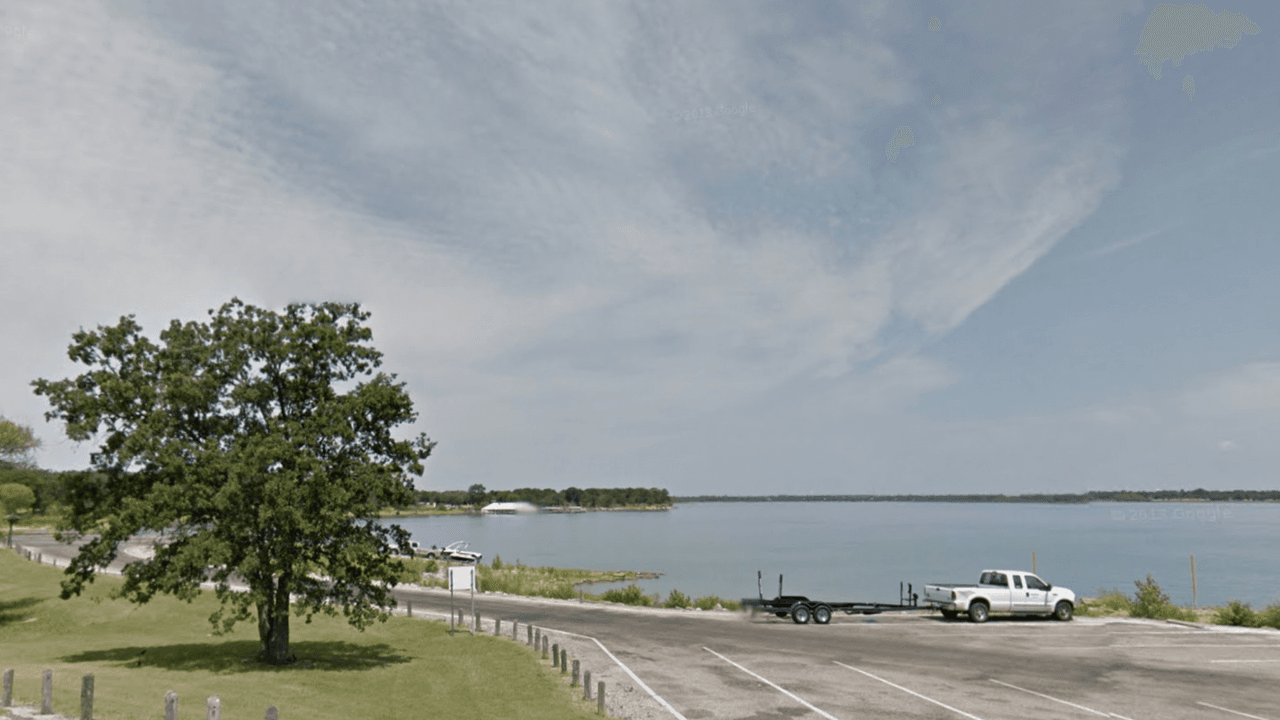"Cayó al agua y nunca subió": se ahoga hombre hispano cerca de muelle en Lewisville Lake