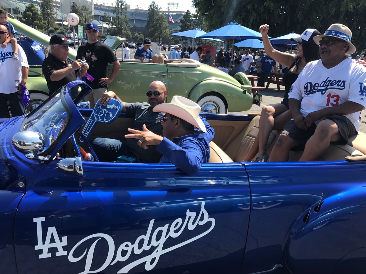 Y su dueño no dejó pasar la oportunidad de tomarse la foto del recuerdo con ellos.