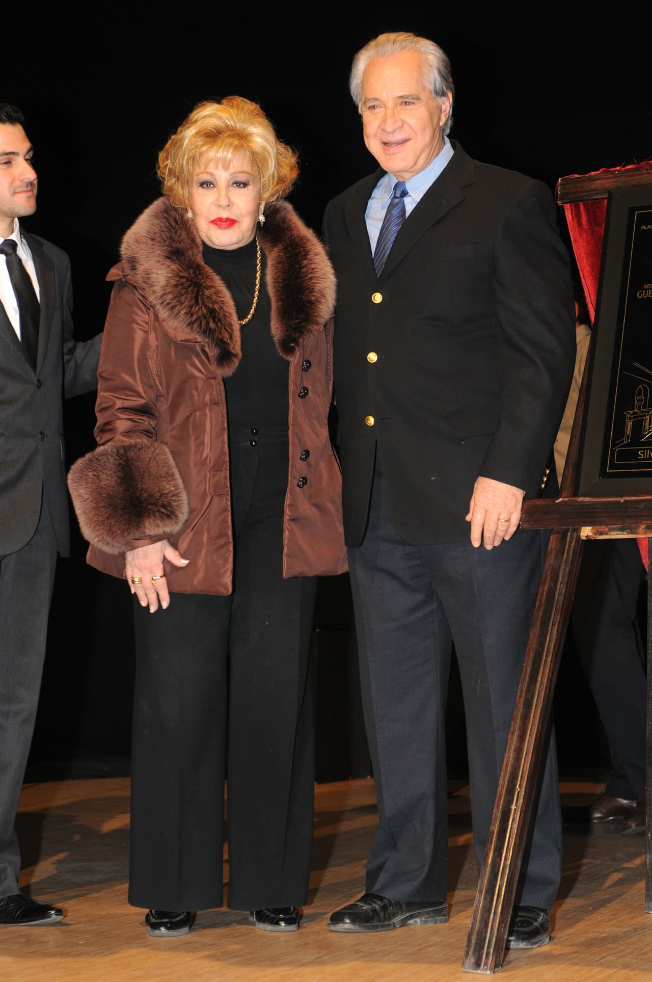 El actor participó en otros melodramas famosos como "Qué Bonito Amor", "Amor Bravío", "Dos Hogares", "Rafaela" y "Los Exitosos Pérez".