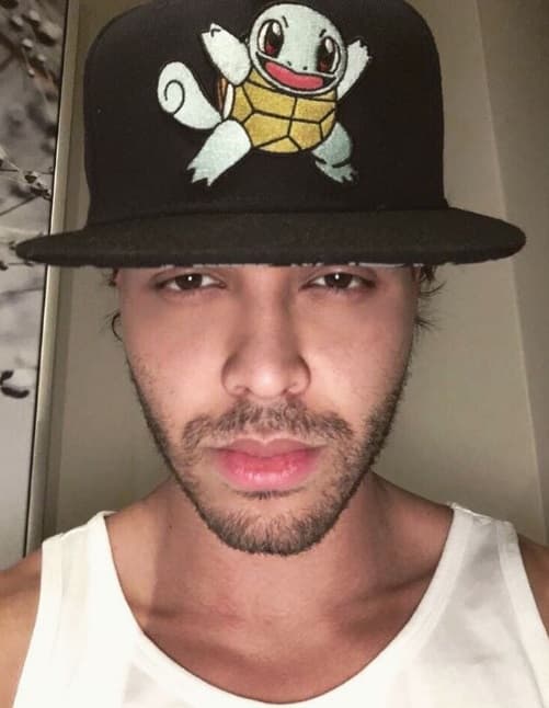 También es fanáticos de este tipo de gorras, ya vemos que es fanático de 'Pokemon'.
