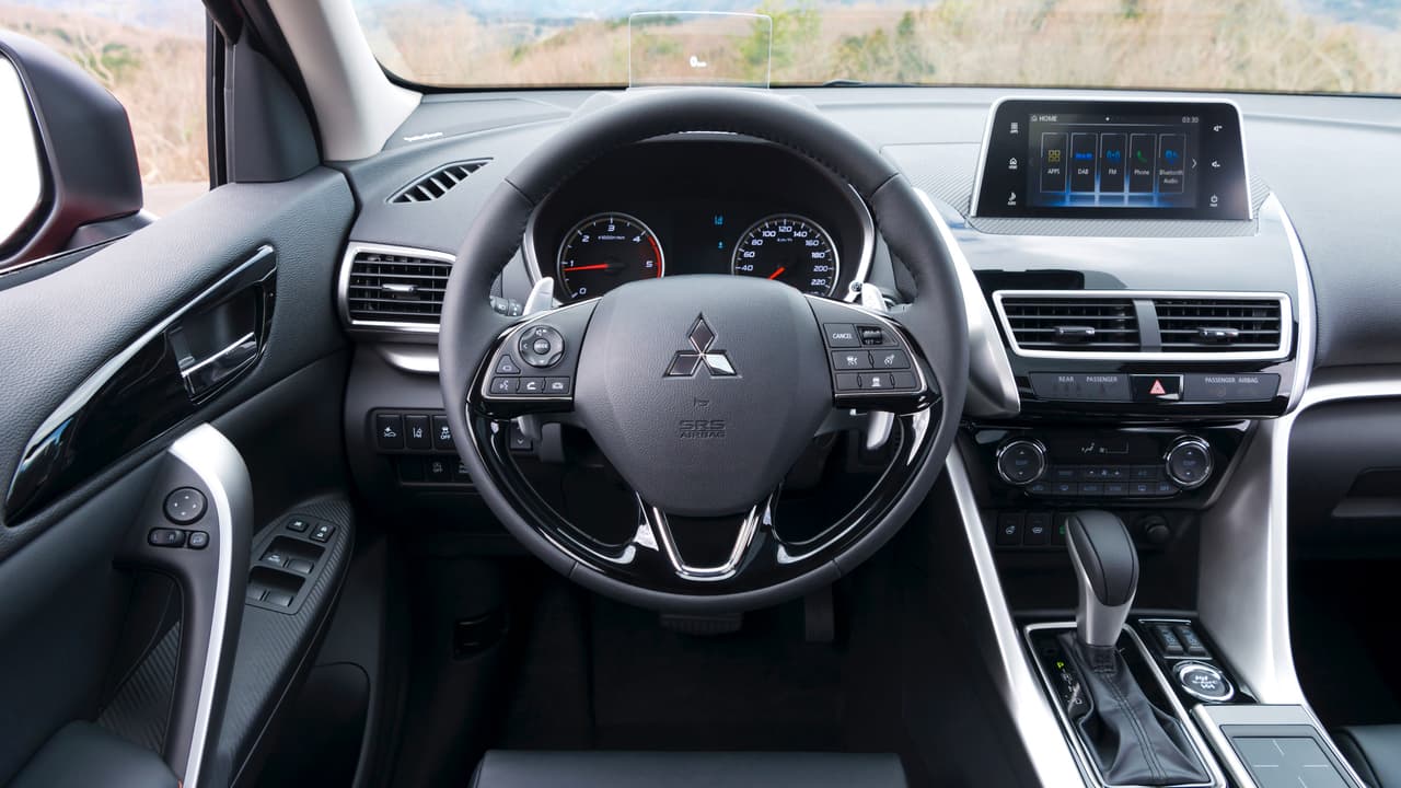 Todo indica que las 
<b>posibilidades de equipamiento serán amplias</b>. Incluirá una pantalla de 6 u 8 pulgadas para el sistema de infoentretenimiento -con posibilidad de usar Apple CarPlay, Android Auto o MirorrLink-, la cual se asemeja mucho a la empleada en Mazda. Incluirá cámara de visión trasera.