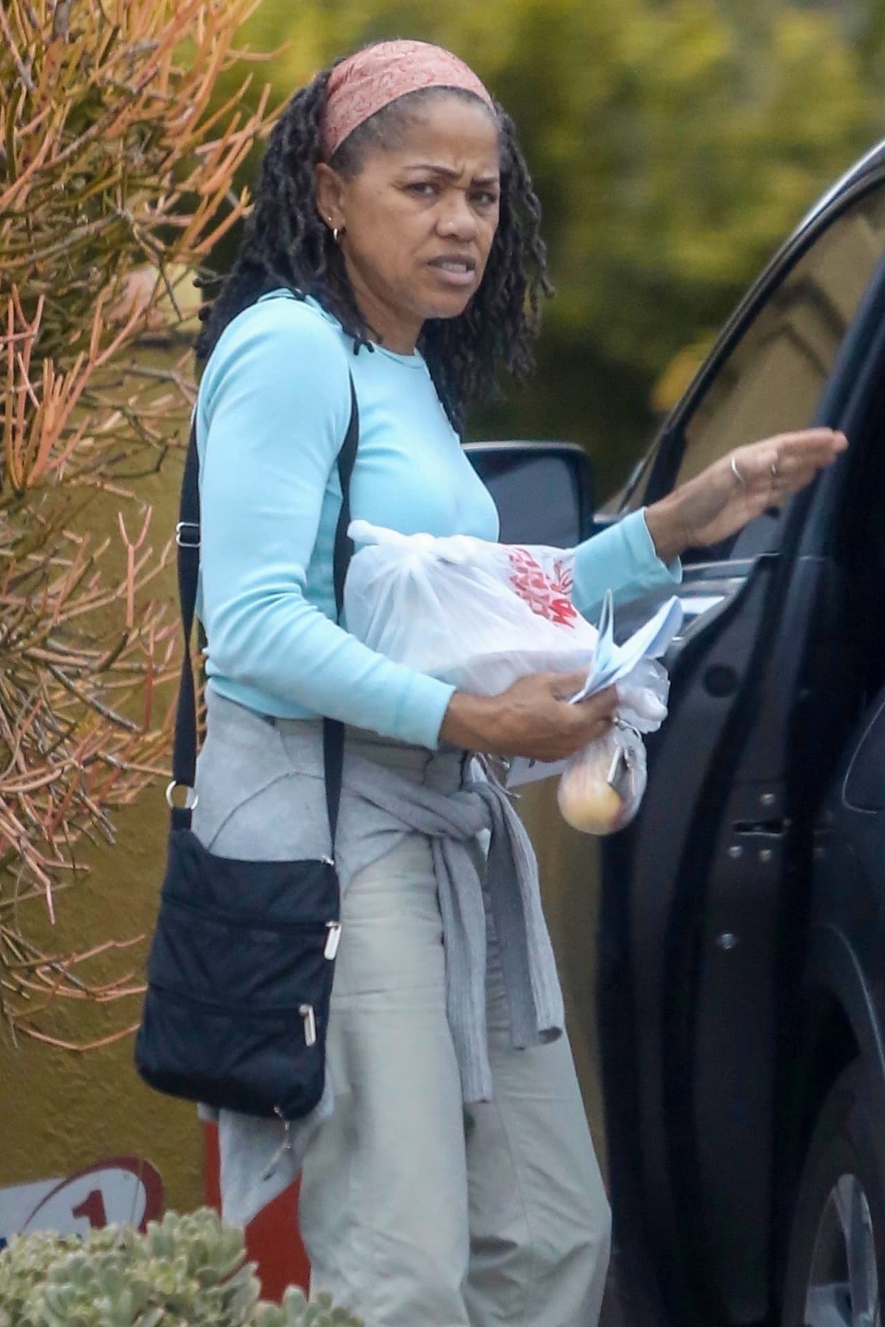 El palacio de Buckingham confirmó este miércoles 13 de noviembre que la pareja decidió pasar las fiestas 
<b><a href="https://www.univision.com/entretenimiento/realeza/muy-emocionada-la-mama-de-meghan-markle-rompe-el-silencio-sobre-el-embarazo-de-su-hija-fotos" target="_blank">con Doria Ragland</a></b>, madre de la duquesa.