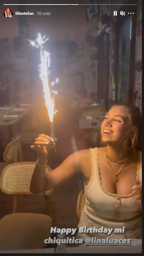 Lili Estefan compartió en sus historias de Instagram un video en el que se ve a Lina feliz con su pastel, mientras su mami acompañó el momento con el mensaje: "Happy birthday mi chiquitica @linaluaces".