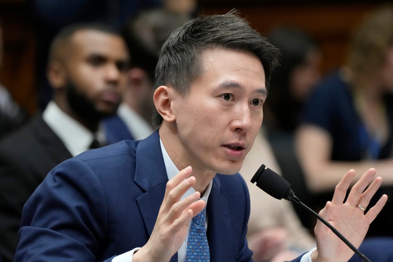 5 momentos explosivos de la audiencia en que congresistas estadounidenses 'acribillaron' a Shou Zi Chew, el evasivo jefe de TikTok