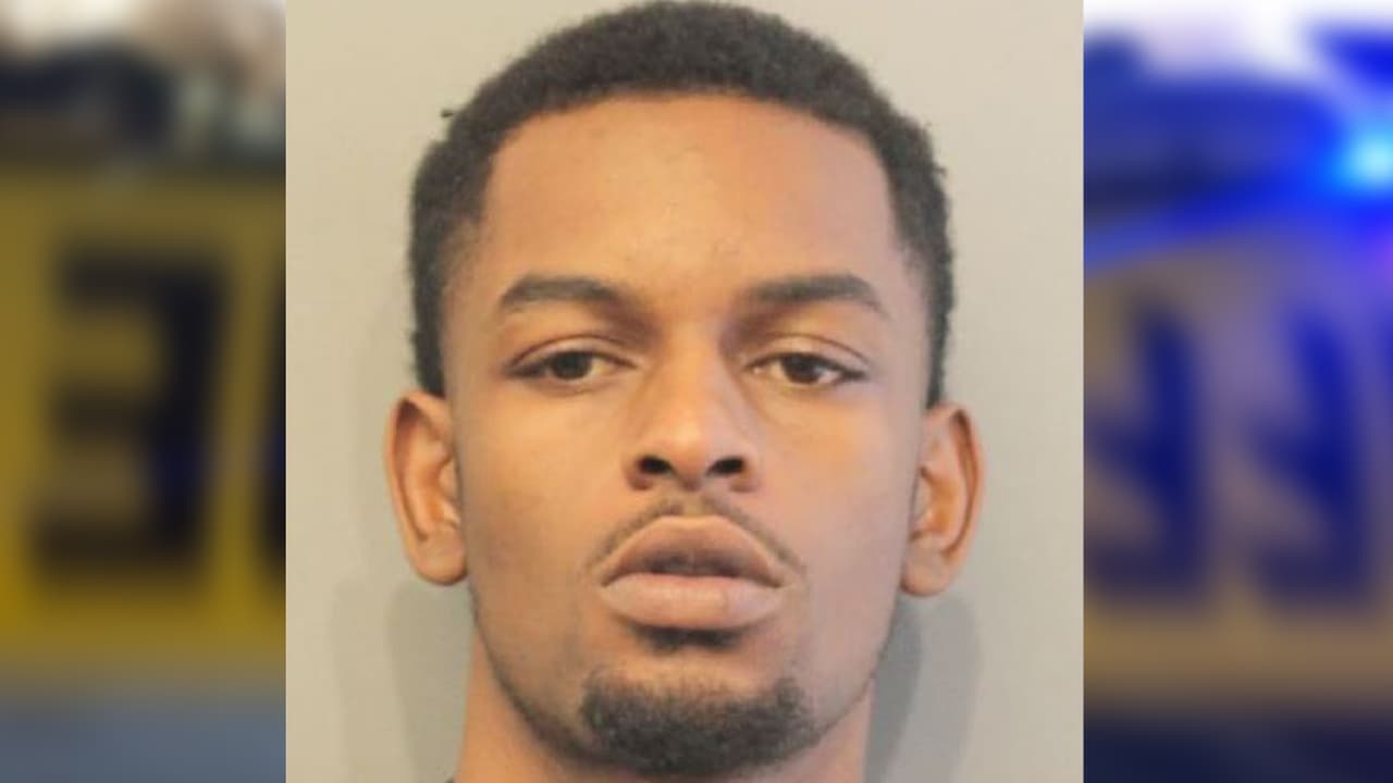 Roy Carter, de 23 años, cargo por portación ilegal de un arma.