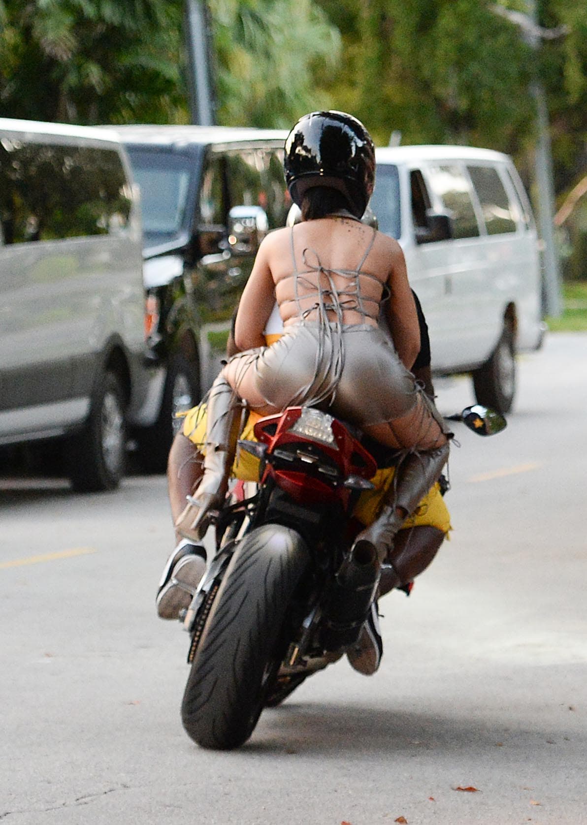 Y esta vez viene dispuesta a dominar a cualquier caballero que pretenda ponerse frente a ella.