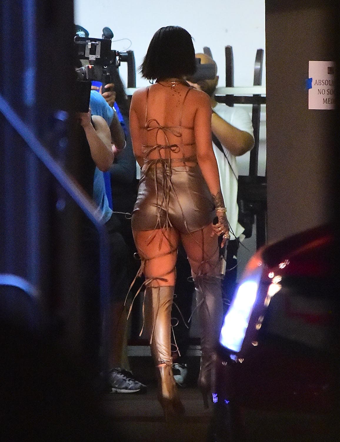 Para esta ocasión eligió un atuendo muy sugerente.