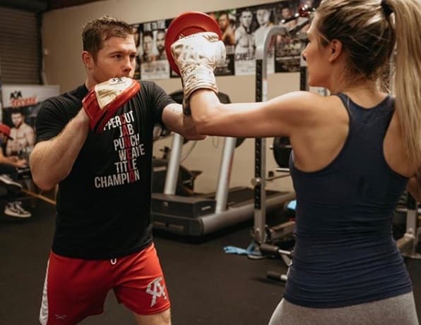 El boxeador mexicano
<b> Saúl 'Canelo' Álvarez</b> y su pareja,
<b>Fernanda Gómez</b>, se han tomado unas merecidas
<b><a href="https://www.univision.com/entretenimiento/la-novia-de-el-canelo-revela-cual-es-su-secreto-para-enfrentar-los-chismes-sobre-su-relacion-con-el-boxeador-fotos" target="_blank">vacaciones</a></b>.