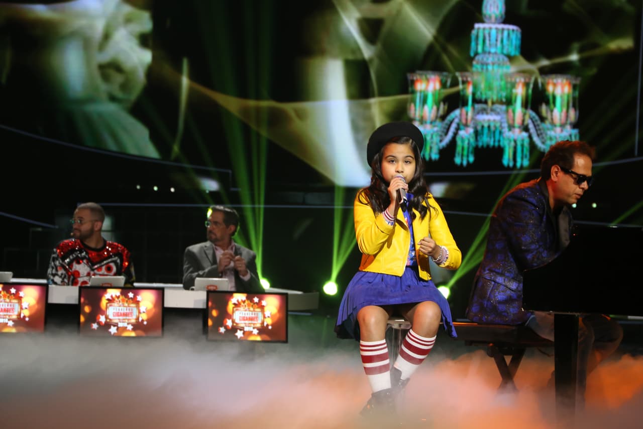 Valeria interpretó 'El color de tus ojos' de la Banda MS. Los jueces no la vieron muy segura en el escenario. Su promedio fue de 8.1.