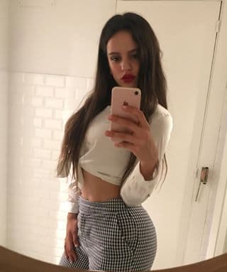 <b>8. Halle Berry es su fan</b>. La famosa actriz compartió en sus redes sociales un video en el que se le ve bailando 'Malamente' y éste se viralizó. "Es una sensación extraña que gente que no hable tu idioma se conecte con tu música', comentó feliz Rosalía.