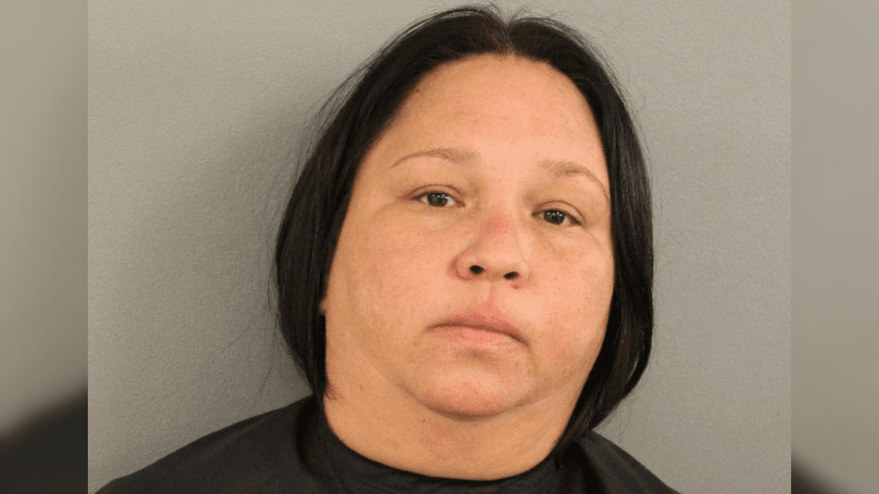 Linda García, de 44 años, también enfrenta el cargo de posesión de marihuana. Entre las drogas encontradas en la residencia se incluyen además prometazina y THC.