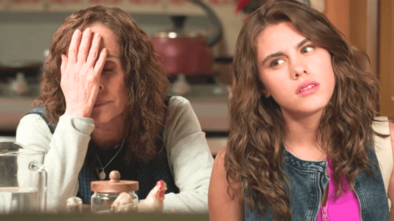 Julia pone en duda el supuesto abuso de Aura | Hermanas, Un amor Compartido | Capítulo 32