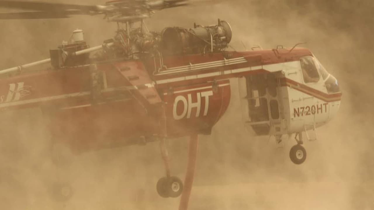 Bomberos sufren con la calidad del aire mientras combaten los incendios. De acuerdo al reporte del Parque Nacional Sequoia, en el área se registran niveles peligrosos en todo el sector de Three Rivers a Woodlake.