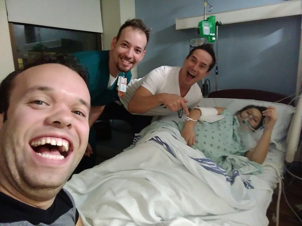 Junto a toda la familia celebrando la llegada del bebé más bello