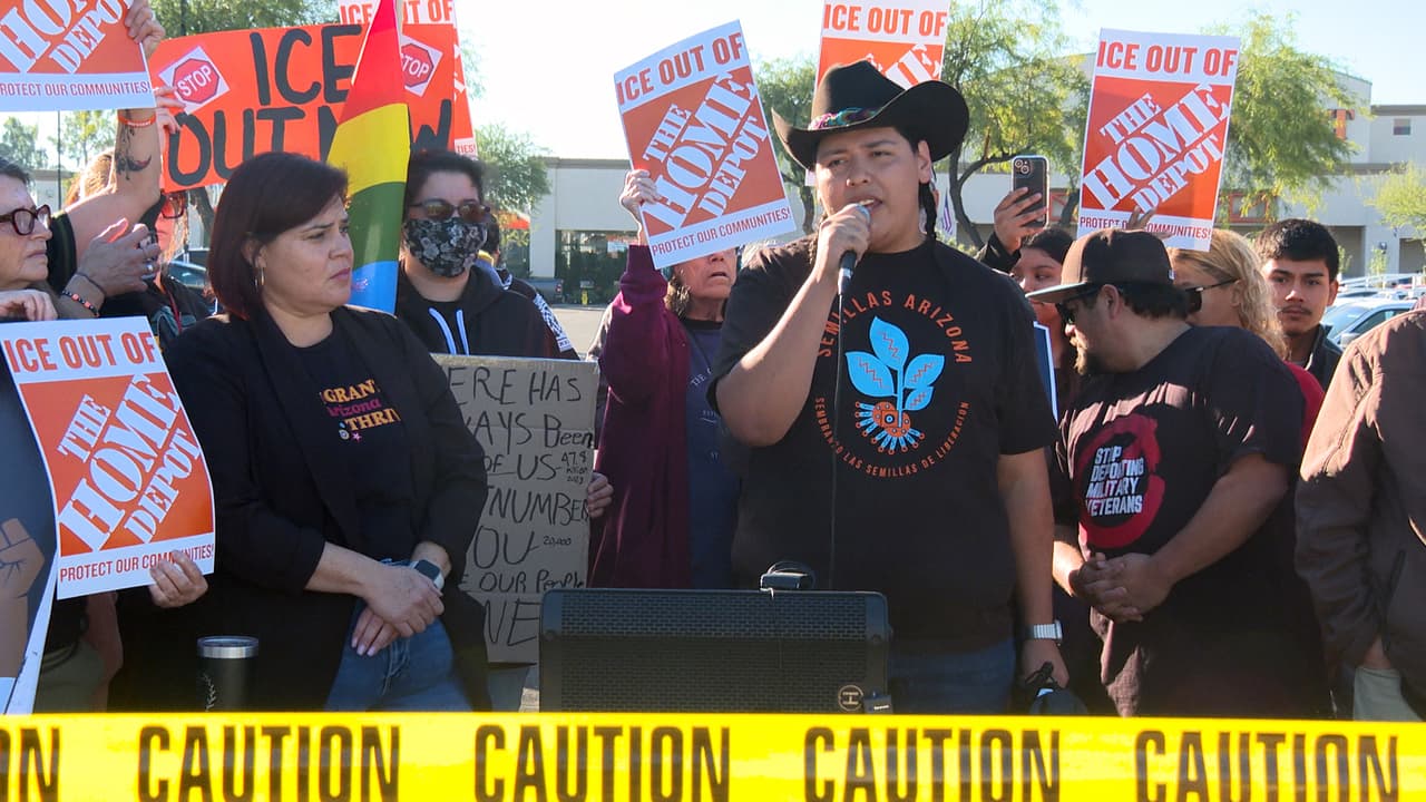 Algunos asistentes compartieron sus testimonios, sobre cómo los 
<b>operativos de ICE</b> han cambiado la vida de sus familias.