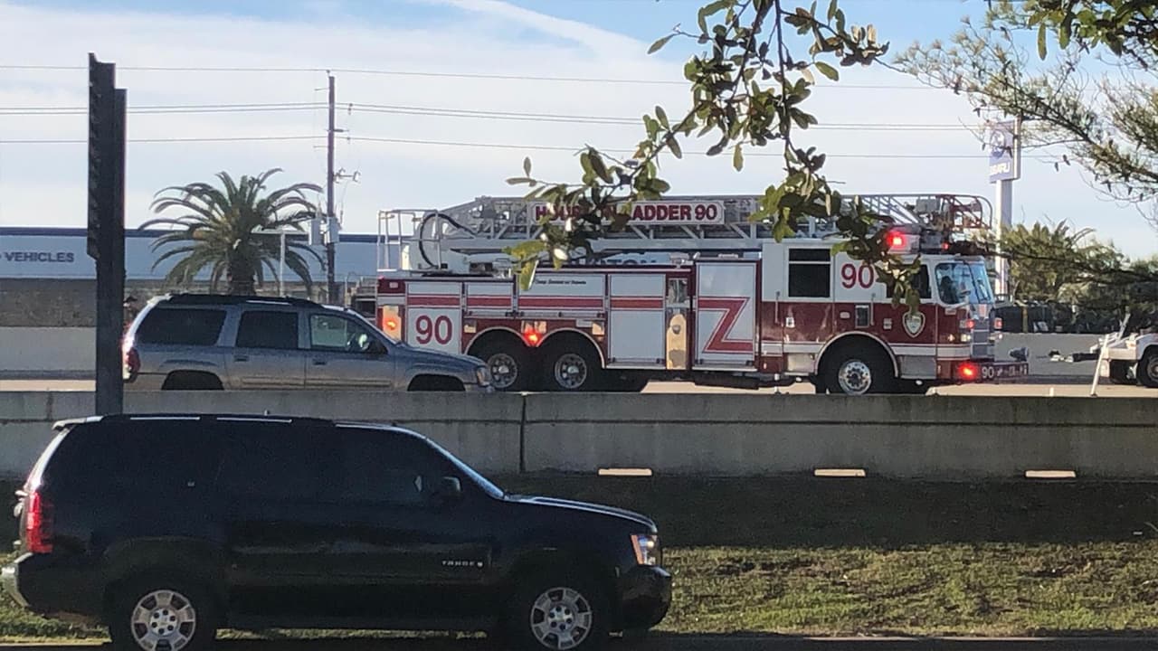 La Oficina del Alguacil del condado Harris informó que una mujer fue atropellada por un vehículo.