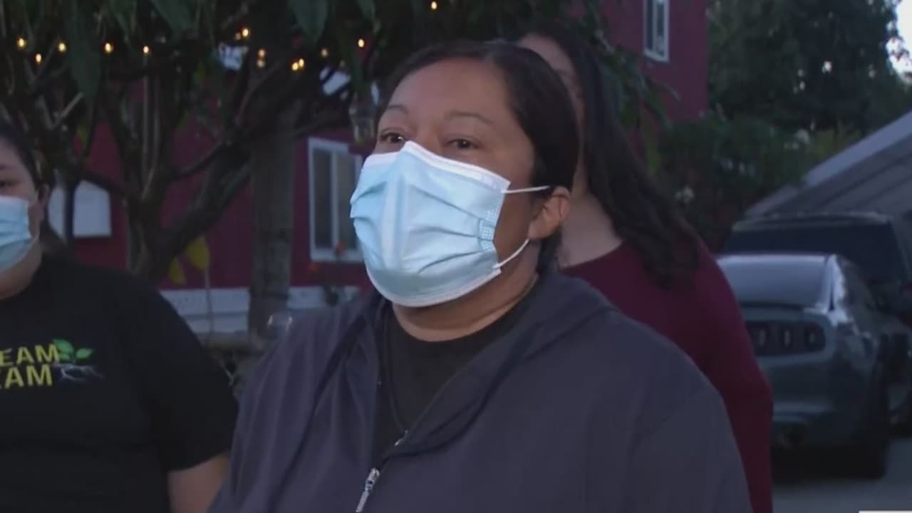 "Se llevaron todo mi dinero": Roban y golpean a vendedora ambulante latina en Lynwood