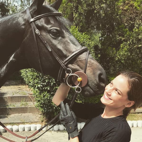 Sobre todo a los caballos, la actriz practica equitación: "#Katana me contó un secreto y yo le tuve que contar otro..".