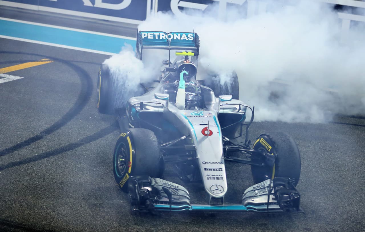 El alemán Nico Rosberg se convirtió en el trigésimo tercer campeón del mundo de Fórmula Uno y el tercer piloto alemán en conseguirlo.