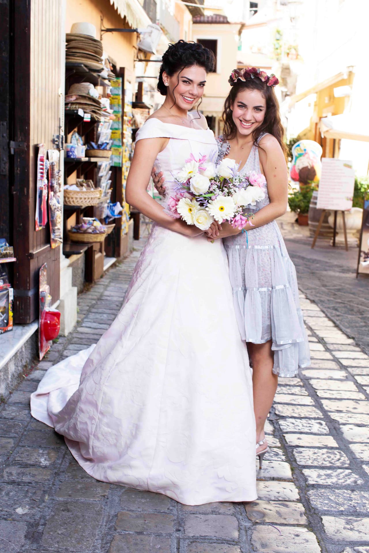 Nuestra hermosa Livia no está sola, la simpática Ela Velden la acompaña en este cuento de hadas.