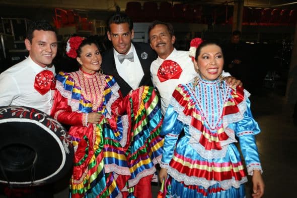 Cristian de la Fuente tampoco se libró de las cámaras y así fue visto en el backstage.