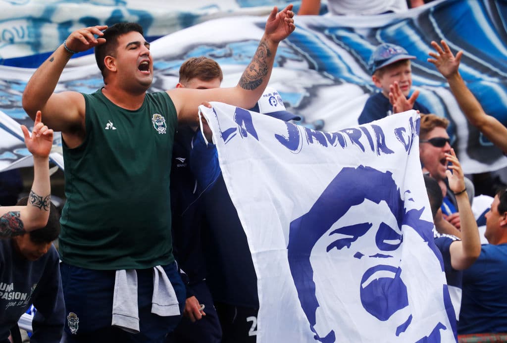 Aldosivi 0-3 Gimnasia La Plata. Con goles de Coronel, Ramírez y García, de penal, 'el Lobo' de Maradona se llevó los tres puntos.