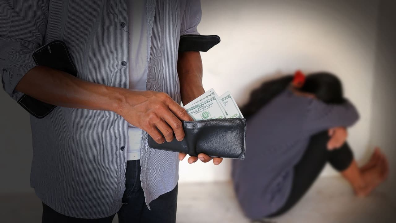 Rescatan a 10 mujeres víctimas de comercio sexual en Fresno durante operativo donde intervino ICE