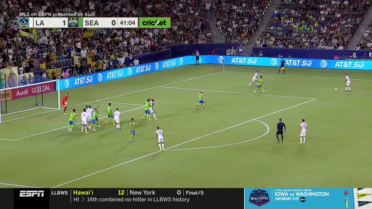 ¿Centro? ¡No! Golazo de Víctor Vázquez para aumentar la ventaja del LA Galaxy