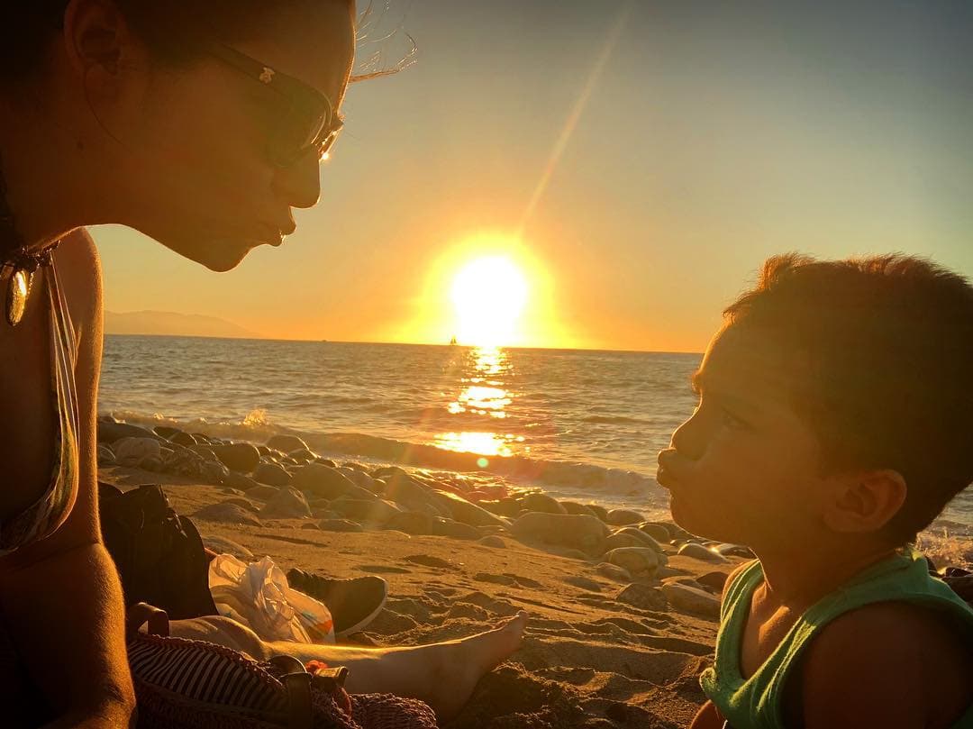 Sin embargo, la actriz apuntó: "Honestamente, me detienen dos cosas: una, conciencia. Ya somos demasiada gente en este mundo[...] Quiero disfrutarlo (a Diego)".