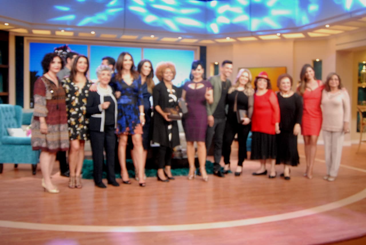 Luis Coronel cerró con broche de oro la velada con su canción “Nada más por eso” y claro, no podía faltar la foto del recuerdo.