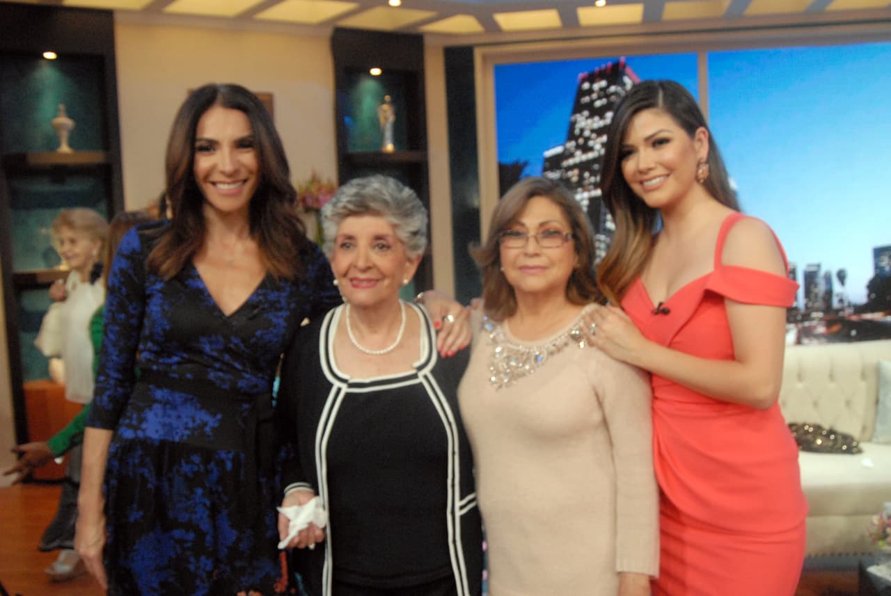 Maggie y Ana Patricia no perdieron oportunidad de presumir a sus lindas mamis.