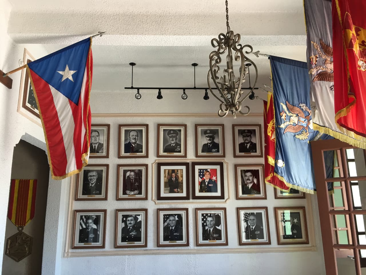 Es mujer, madre de cuatro hijos, esposa y fiel servidora de las fuerzas armadas. Es la primera mujer hispana, nacida y criada en Puerto Rico, en llegar a ocupar el prestigioso puesto. Su misión es continuar rompiendo la brecha y aumentar la presencia de mujeres en la milicia y posciones de poder.