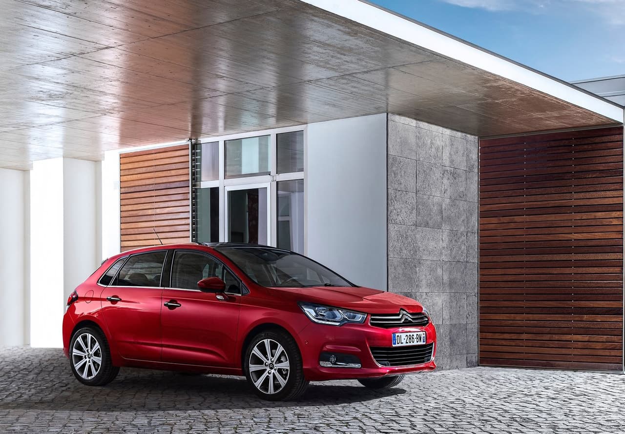 Motor de 1 a 1.4 litros: Cuatro cilindros 1.2 litros PureTech de PSA Group, el cual ofrece potencias que van de los 110 a los 130 caballos de fuerza y motoriza vehículos de Peugeot y Citroën, como el C3 y el C4, que vemos en esta imagen.