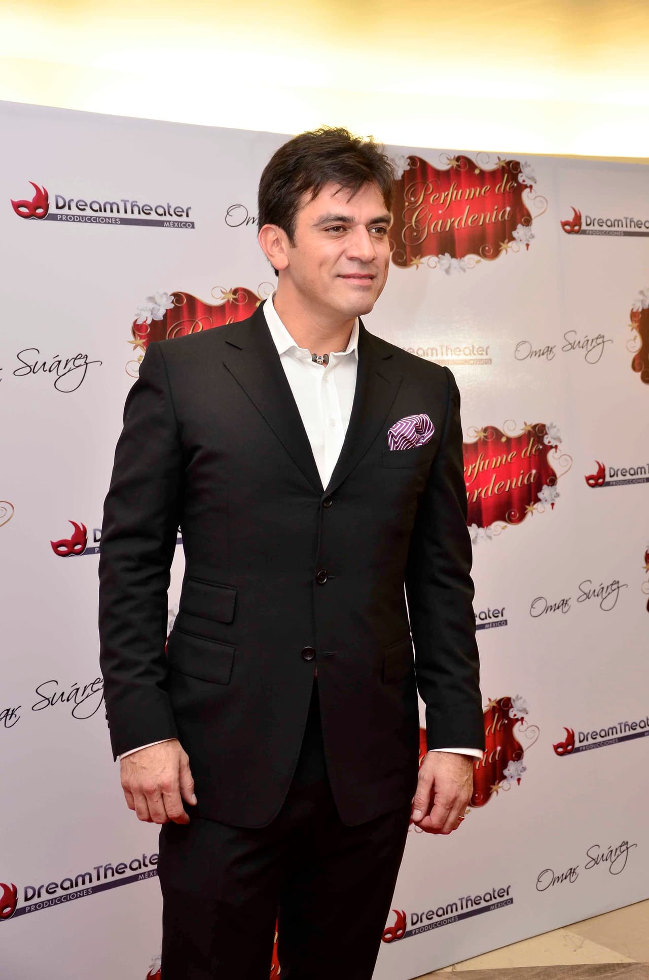 Jorge Salinas explotó contra un reportero cuando él intentó acercarse a Elizabeth Álvarez, quien en ese momento estaba embarazada, molestó señaló: "no la toques".