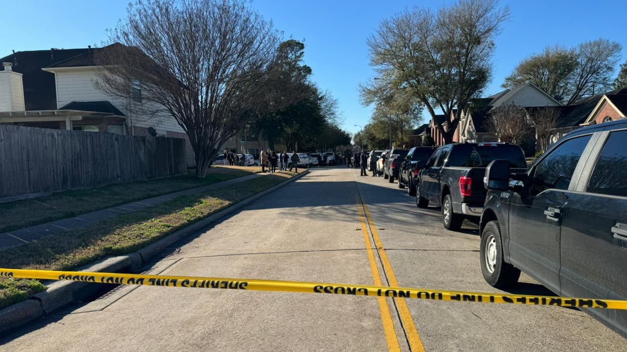 Un hombre termina en estado crítico tras enfrentarse a un U.S. Marshal y un oficial del condado Harris