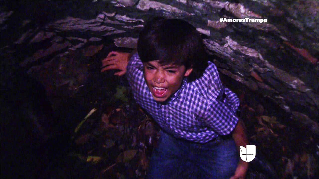 El pobre cayó en un hoyo y está lastimado.