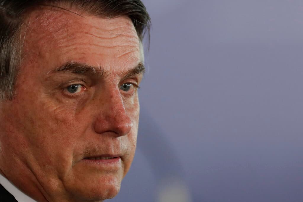 El presidente
<b>Bolsonaro</b> afirmó que
<a href="https://www.univision.com/noticias/sin-mostrar-pruebas-bolsonaro-sugiere-que-las-ong-pudieron-provocar-los-incendios-en-el-amazonas-video">organizaciones no gubernamentales podrían estar detrás de los graves incendios en el Amazonas</a> para perjudicar la imagen de su gobierno. Aunque no ofreció ninguna evidencia, el presidente dijo que se debe a los recortes de fondos para las ONG.