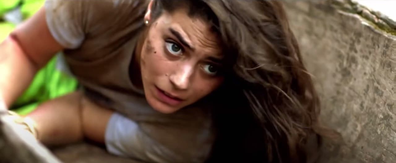 <b>‘The Green Inferno’ </b>
<br>Es una película de 2015 dirigida por Eli Roth que cuenta la historia de dos sobrevivientes de un accidente aéreo en la jungla de Perú. En su aventura por sobrevivir, se encuentran con una tribu de caníbales locales.