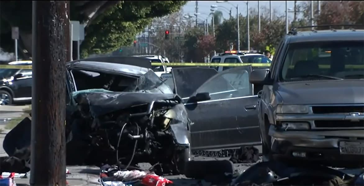 <b>Diciembre:</b> Una 
<a href="https://www.univision.com/los-angeles/kmex/noticias/accidentes/al-menos-10-heridos-deja-accidente-de-cinco-autos-tras-persecucion-policial-en-california-video">persecución la mañana del 21 de diciembre acabó con un aparatoso accidente</a> que dejó 10 heridos, entre ellos cuatro menores de edad.