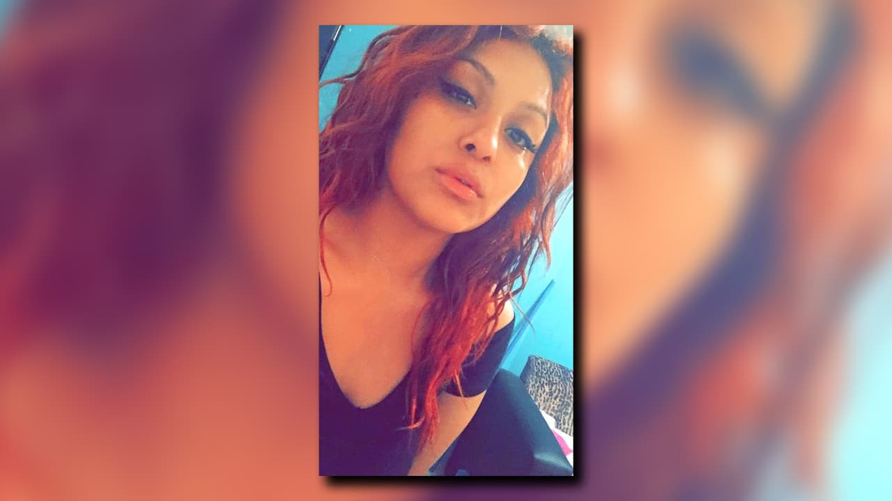 “Las mujeres, como las niñas que están hablando, están siendo deportadas, como si se estuvieran deshaciendo de ellas. Se están deshaciendo de nosotros ”, dijo Adán.