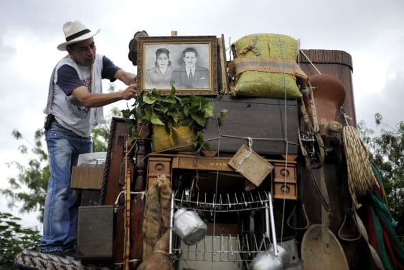 "Hace tiempo que aquí dejamos de usar las básculas. Son costosas y no resulta práctico transportarlas. La medición es más precisa cuando uno acomoda los bultos en el carro, uno ya le tiene la medida", dice, orgulloso de su vehículo, Rafael Pérez.
