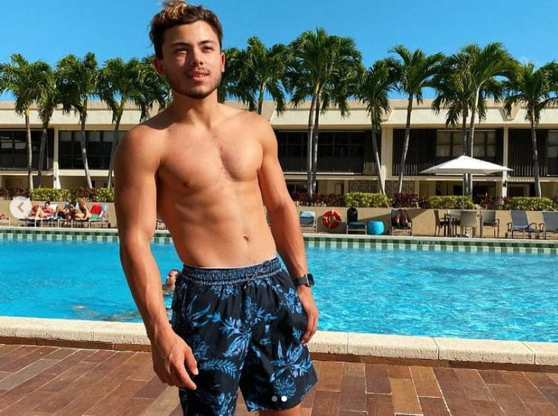 Sin embargo, fue muy clara al decir que no lo mantendrá: "Él sabe que yo estaré siempre para él, 
<b>si va a la universidad yo se la pagaré</b> […] 
<b>Si no va, papito a sobrevivir</b>, porque yo a los 18 salí de mi casa con una barriga a sobrevivir. Si yo puedo, tú puedes. Voy a estar acá, no te dejo solo", señaló.
<br>